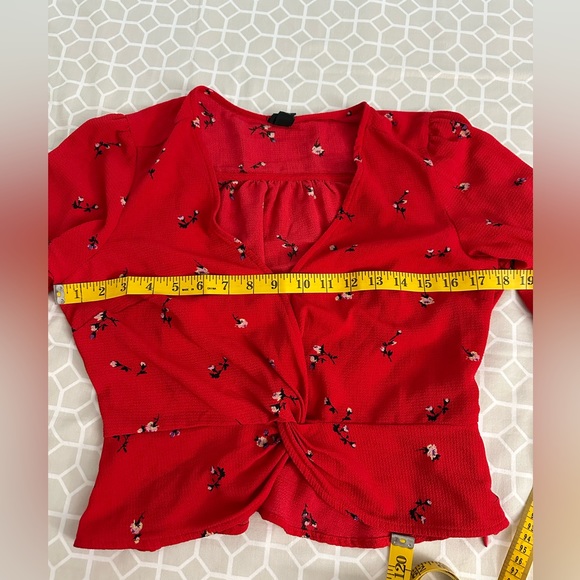 Adorable Twist Front Red Floral Balloon Sleeve Cropped Wild Fable Blouse Size M - Picture 9 of 10